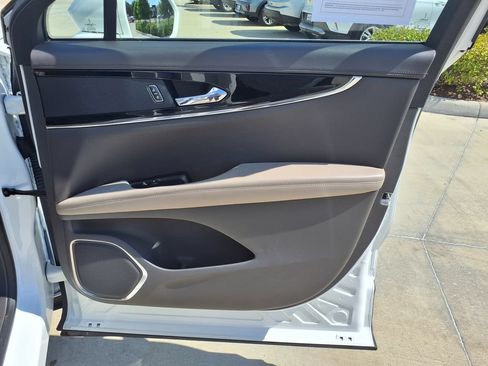 Used 2022 Lincoln Nautilus FWD w/ Premium Package image 23