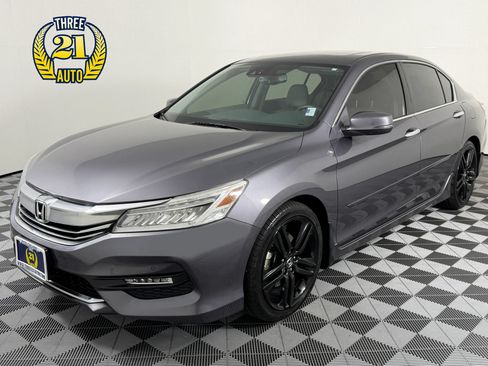 Used 2017 Honda Accord Touring image 1