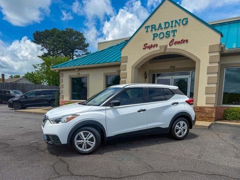 Used 2020 Nissan Kicks S FWD image 3