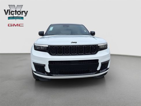 Used 2025 Jeep Grand Cherokee L Summit w/ Advanced Protech Group IV image 3