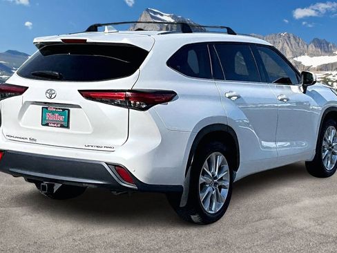 Used 2023 Toyota Highlander Limited AWD/4WD image 2