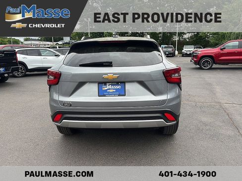 Used 2024 Chevrolet Trax LT w/ Driver Confidence Package FWD image 6