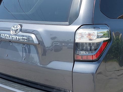 Used 2021 Toyota 4Runner SR5 AWD/4WD image 32