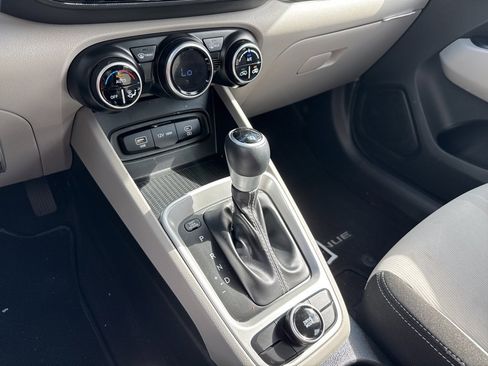 Used 2023 Hyundai Venue SEL image 24