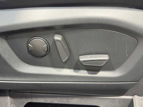 Used 2022 Ford Explorer XLT w/ Equipment Group 202A RWD image 13