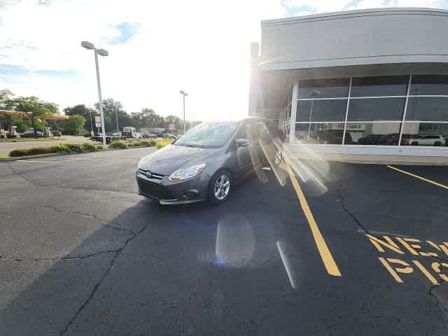 Used 2014 Ford Focus SE w/ SE Winter Package FWD image 2