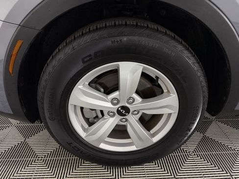 Used 2025 Kia Sorento LX image 12