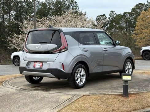 Used 2025 Kia Soul LX image 7