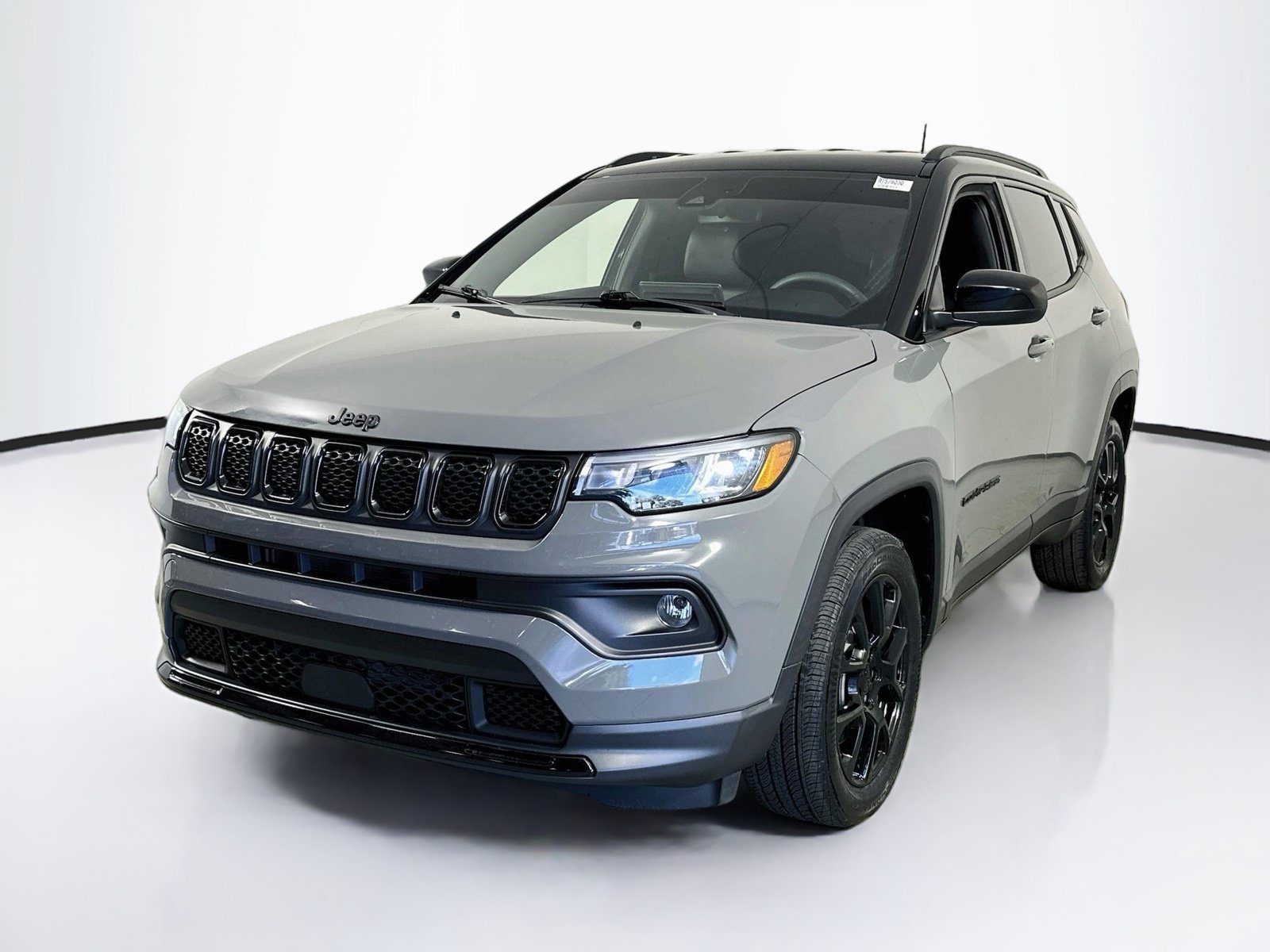Used 2024 Jeep Compass Latitude w/ Convenience Group AWD/4WD image 1