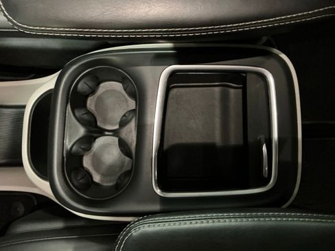 Used 2023 Chrysler Pacifica Touring-L image 26