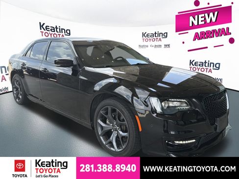 Used 2023 Chrysler 300 Touring L RWD image 1