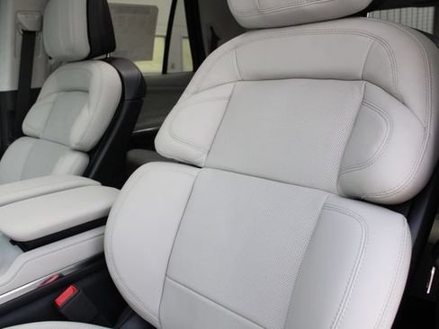 New 2026 Lincoln Navigator Reserve AWD/4WD image 36