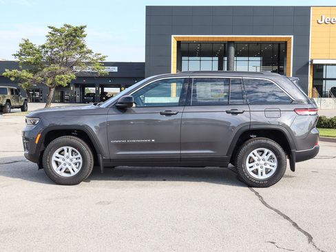 New 2025 Jeep Grand Cherokee Laredo w/ Luxury Tech Group I image 8