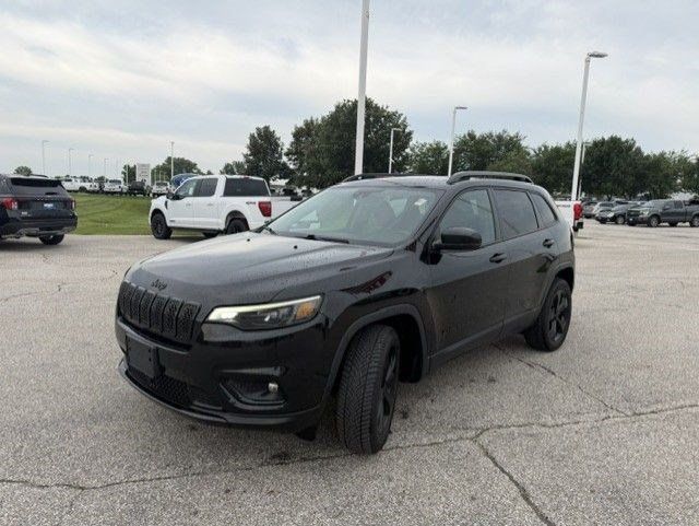 Used 2021 Jeep Cherokee Latitude Plus AWD/4WD image 3