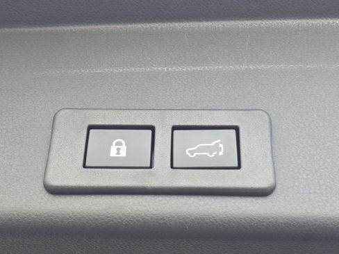 Used 2024 Subaru Ascent Premium w/ Convenience Package image 22