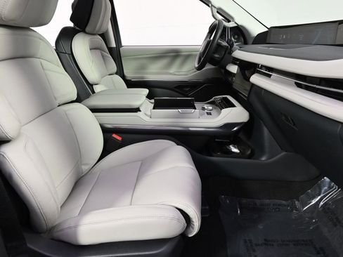 New 2026 Lincoln Navigator Reserve image 16