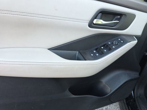 Used 2023 Nissan Rogue SV w/ SV Premium B Package FWD image 16
