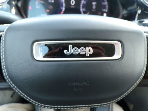 Used 2023 Jeep Grand Cherokee Overland AWD/4WD image 35