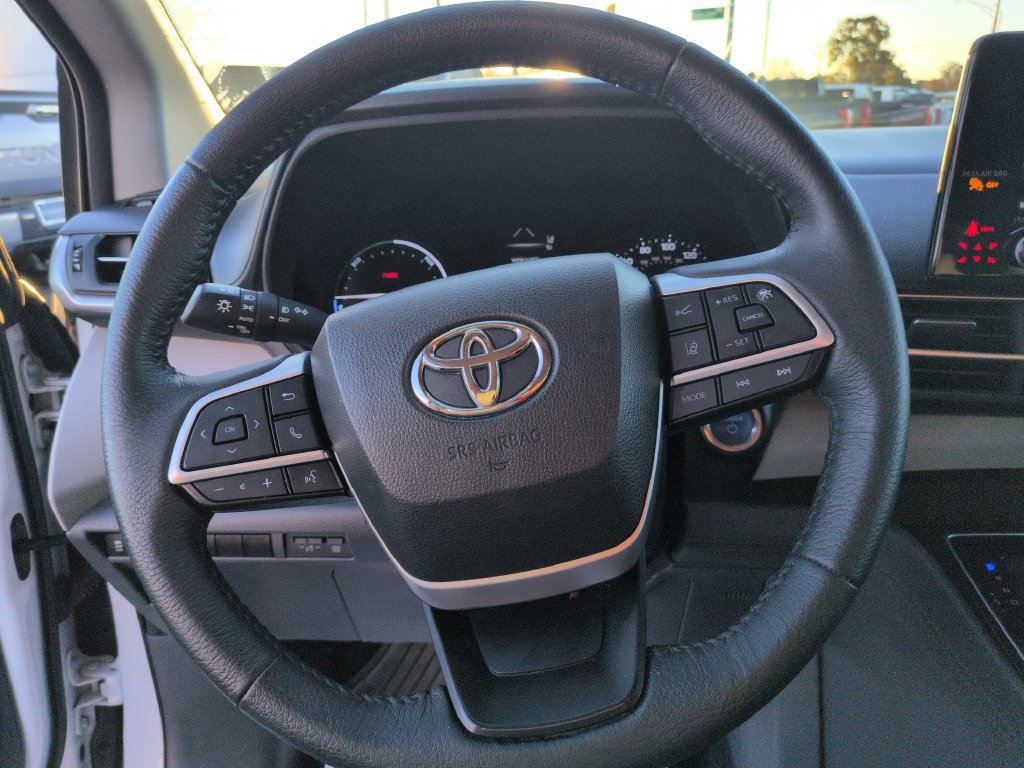 Certified 2023 Toyota Sienna XLE FWD image 14