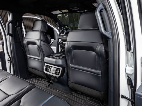 Used 2026 Ford F450 Platinum w/ FX4 Off-Road Package image 31