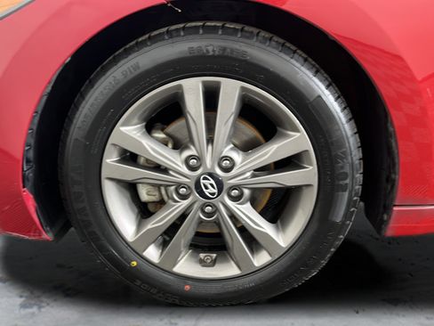 Used 2017 Hyundai Elantra SE FWD image 25