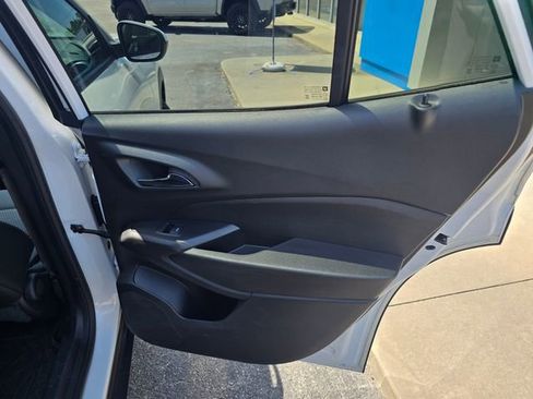 Used 2024 Chevrolet Trax LT FWD image 35