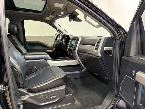 Used 2017 Ford F250 Lariat w/ Lariat Ultimate Package AWD/4WD image 40