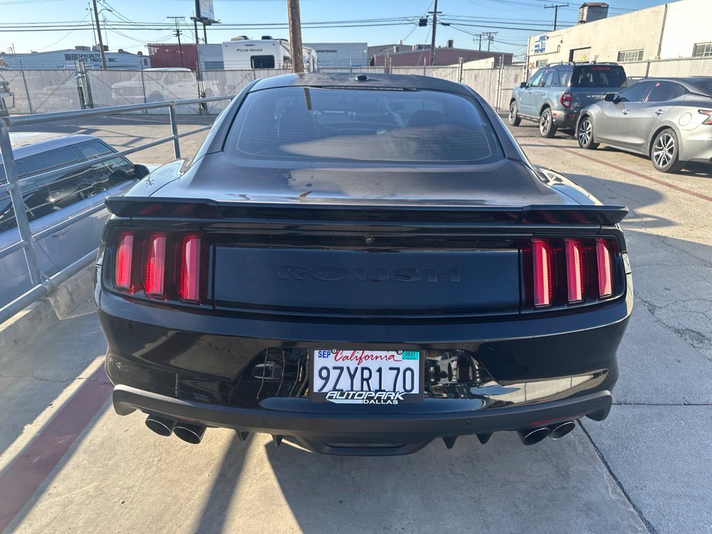 Used 2017 Ford Mustang GT Premium w/ GT Performance Package RWD image 6