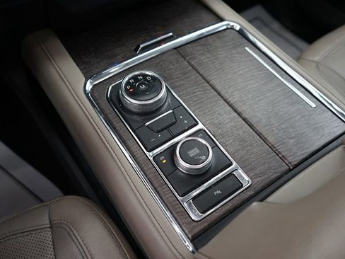 Used 2019 Ford Expedition Limited w/ Equipment Group 301A image 44