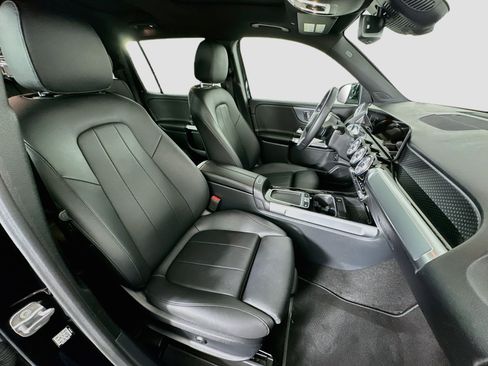 Used 2025 Mercedes-Benz GLB 250 image 32