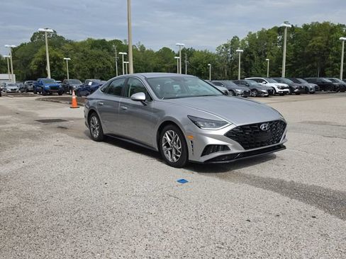 Used 2021 Hyundai Sonata SEL FWD image 2