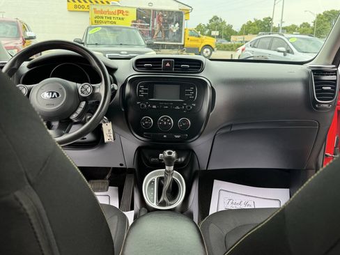 Used 2016 Kia Soul + FWD image 9