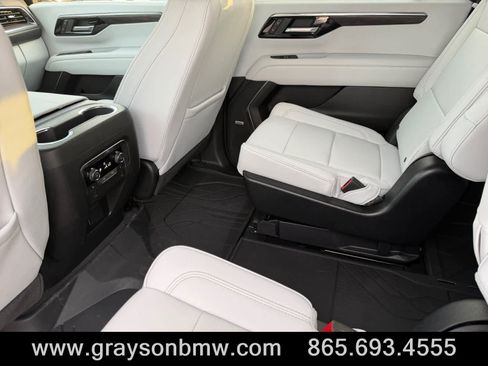 Used 2025 Chevrolet Suburban Premier w/ Sun And Tow Package AWD/4WD image 17