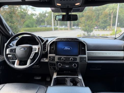 Used 2022 Ford F350 Lariat w/ Black Appearance Package AWD/4WD image 4