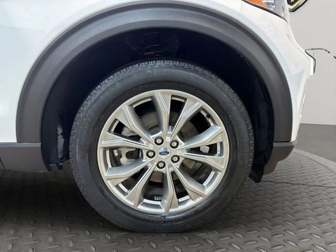 Used 2023 Ford Explorer Limited image 23