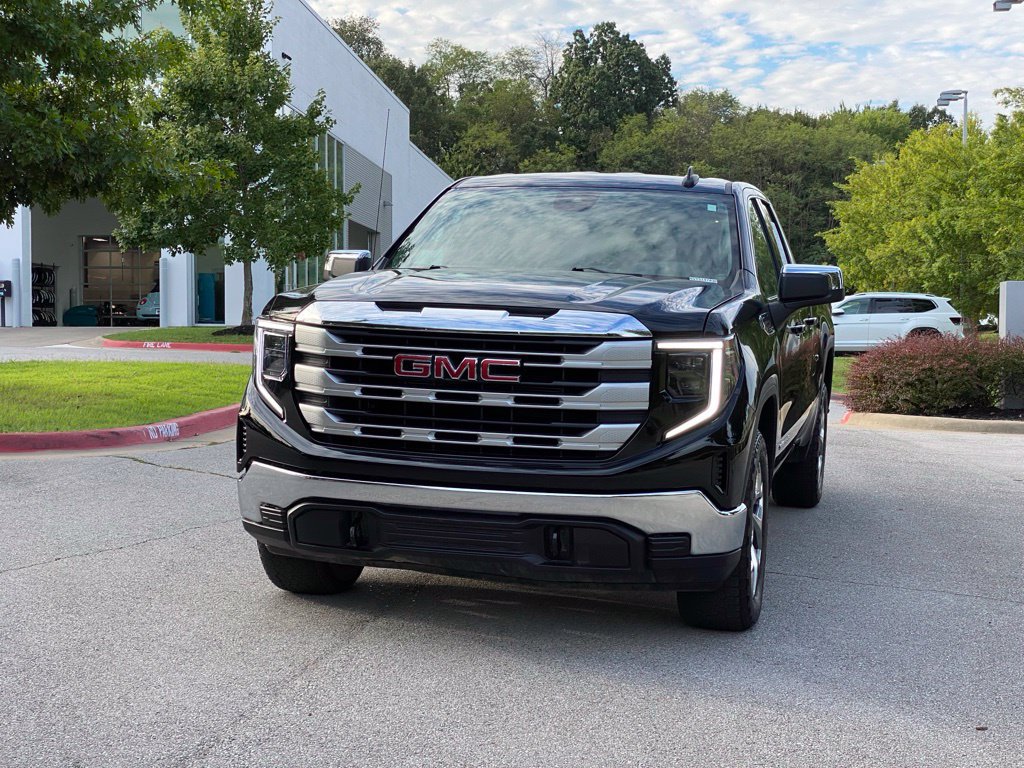 Used 2025 GMC Sierra 1500 SLE w/ X31 Off-Road Package AWD/4WD image 3