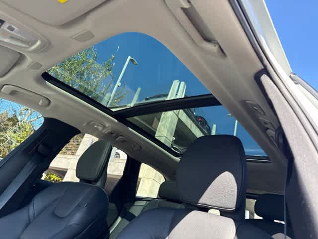 Used 2023 Volvo XC60 T8 Plus w/ Climate Package AWD/4WD image 14