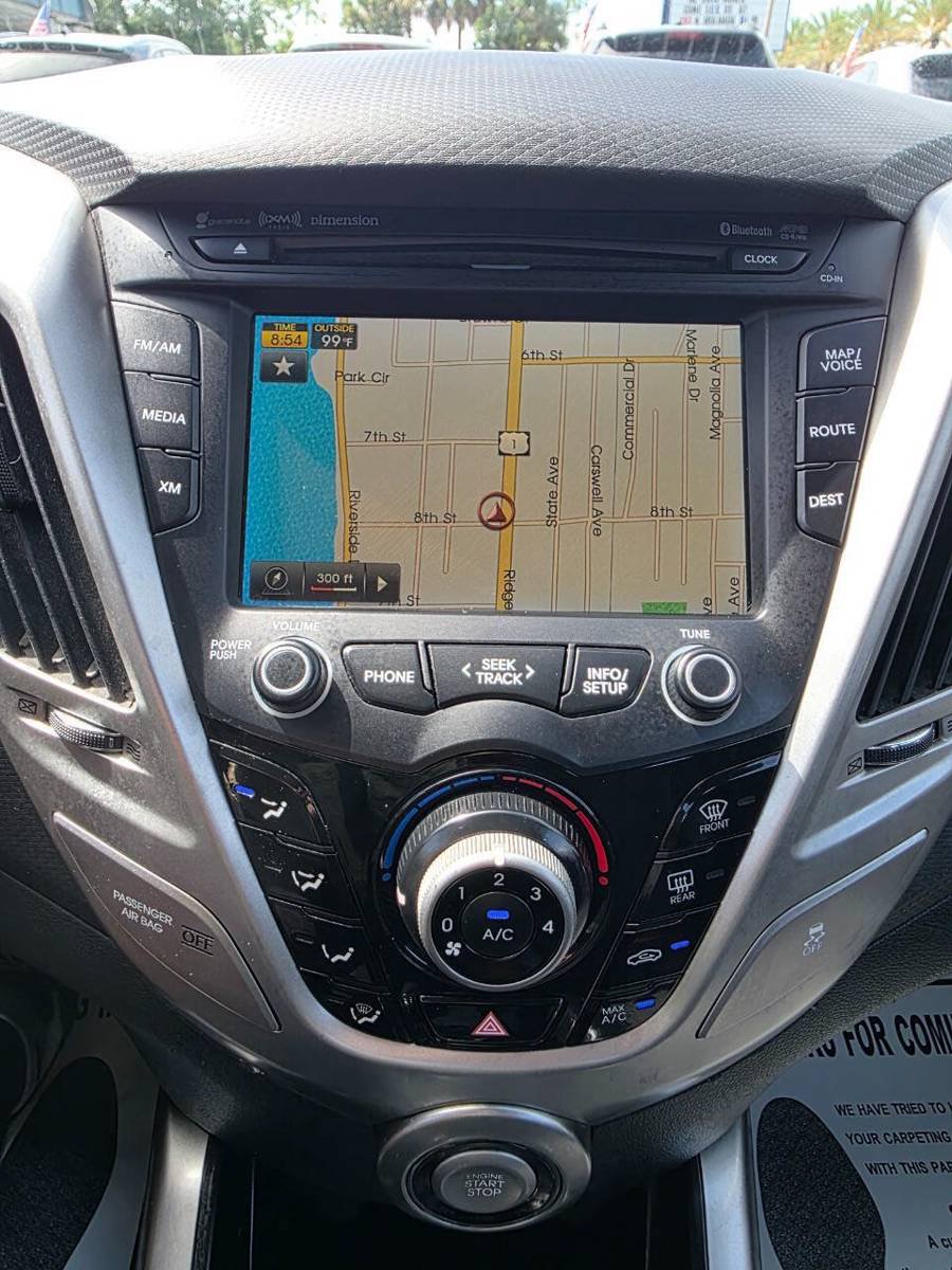 Used 2013 Hyundai Veloster w/ Tech Pkg FWD image 13