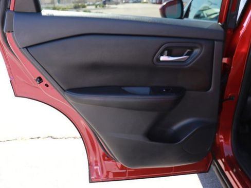 Used 2025 Nissan Rogue SV image 12