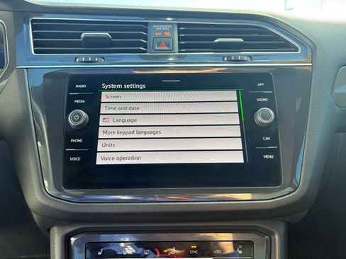 Used 2022 Volkswagen Tiguan SE R-Line image 18