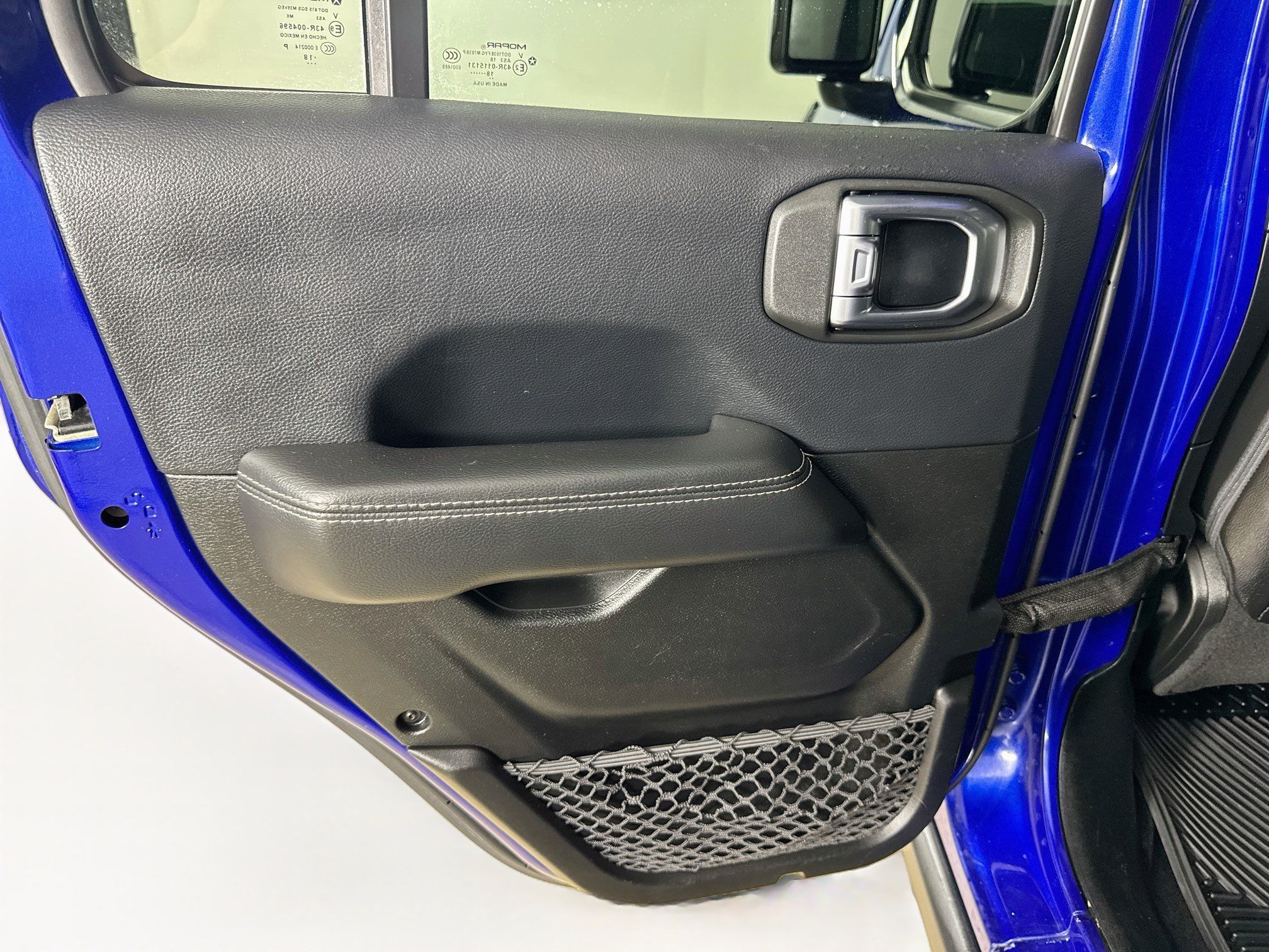 Used 2018 Jeep Wrangler Unlimited Sahara AWD/4WD image 21