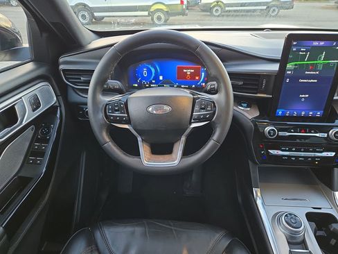 Used 2022 Ford Explorer Platinum w/ Equipment Group 601A image 15