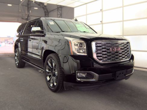 Used 2019 GMC Yukon XL Denali w/ Denali Ultimate Package AWD/4WD image 3