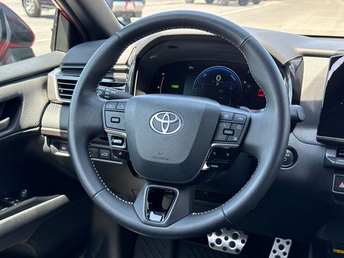 Used 2025 Toyota Camry SE w/ Convenience Package FWD image 24