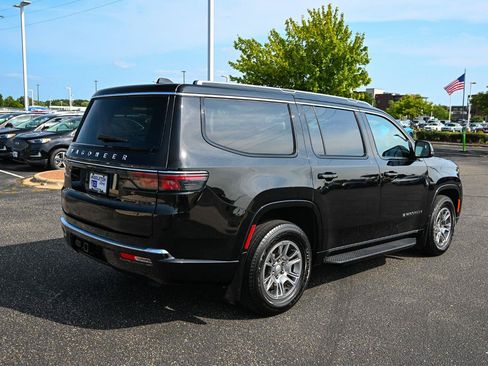 Used 2024 Jeep Wagoneer 4WD image 5