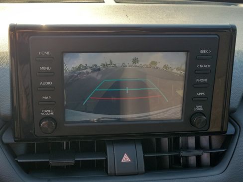 Used 2019 Toyota RAV4 XLE FWD image 24