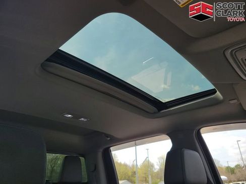 Used 2020 Chevrolet Silverado 2500 LTZ w/ LTZ Premium Package image 18