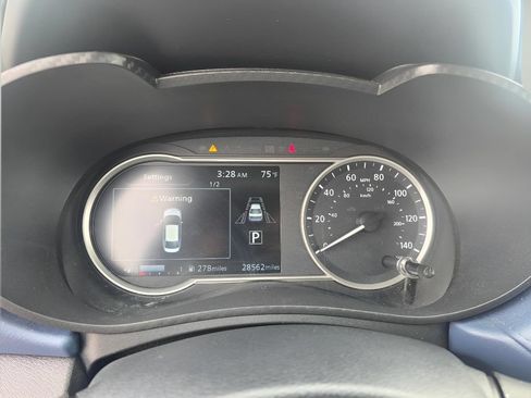 Used 2025 Nissan Versa SV FWD image 17