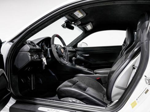 Used 2020 Porsche 718 Cayman GT4 image 19