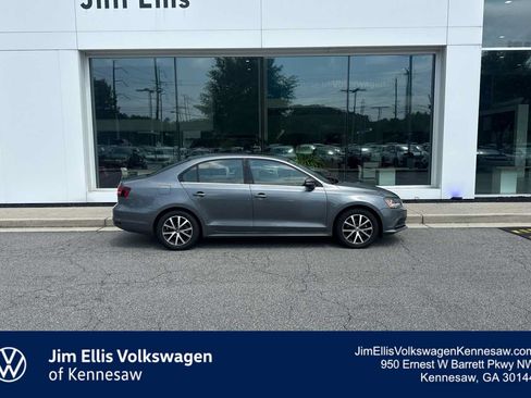 Used 2017 Volkswagen Jetta SE FWD image 1